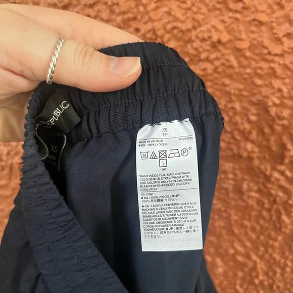 Banana Republic Women’s 100% Lyocell Blue/Navy Drawstring Pants Size Extra Small - Picture 3 of 5